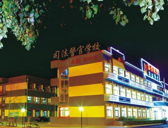 秦皇島東方航空服務(wù)專業(yè)學校