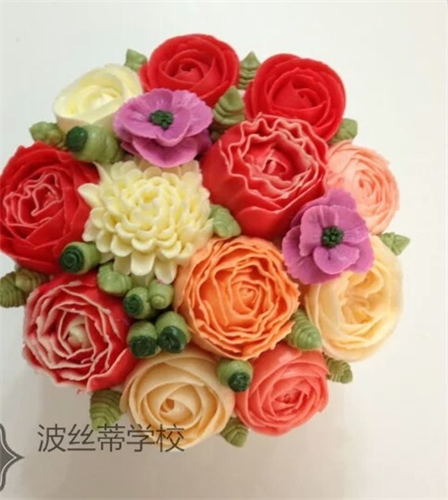 煙臺(tái)波斯蒂糕點(diǎn)培訓(xùn)學(xué)校韓式裱花班開班啦！趕快來圍觀！