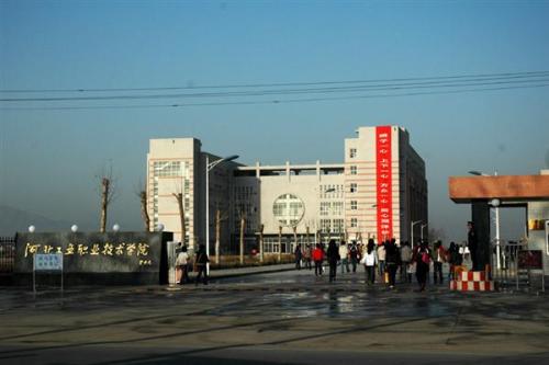 專業(yè)技術(shù)與薪資福利可以兼得，就在河北現(xiàn)代冶金工業(yè)學(xué)校！